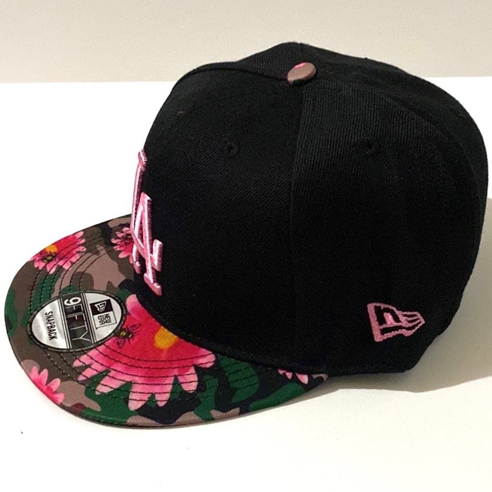 New Era LA Dodgers ‘Pink Floral” 9FIFTY Snapback - Picture 3 of 5